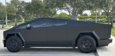 Tesla Cybertruck 2026