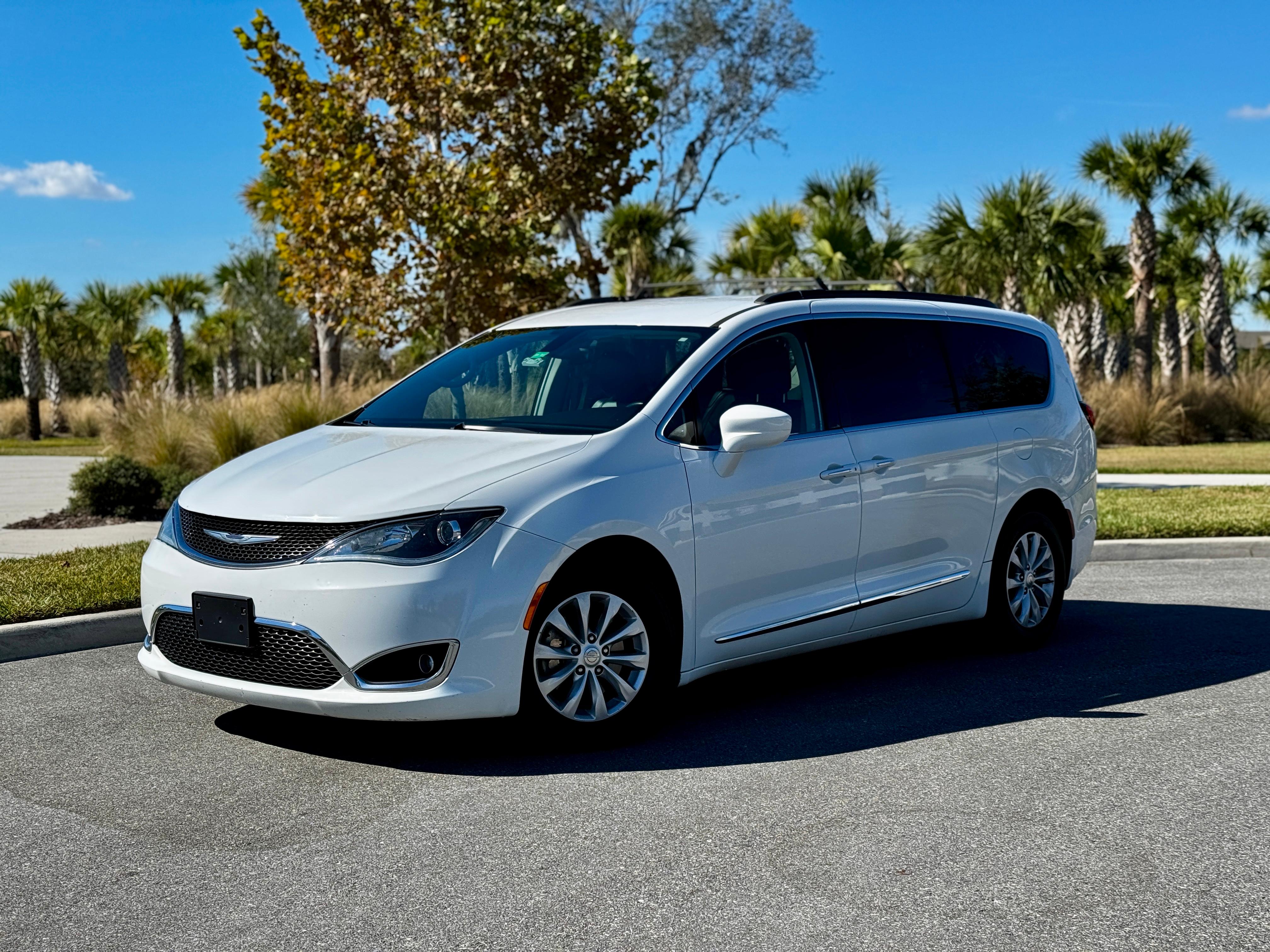 Chrysler Pacifica 2017 in Winter Garden, FL