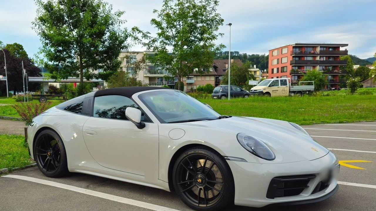Porsche 911 2023 à 