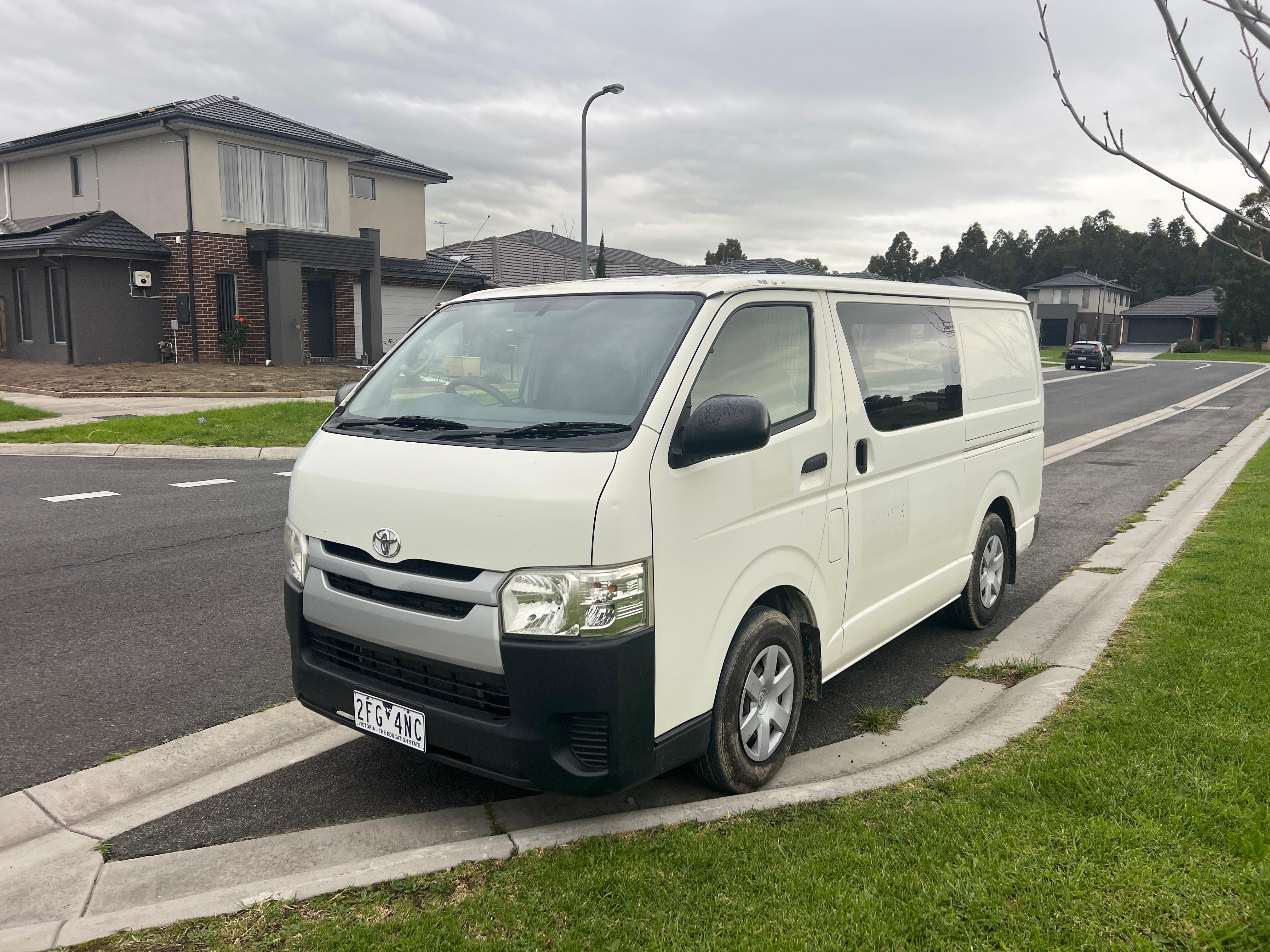 Toyota HIACE 2014 in Officer