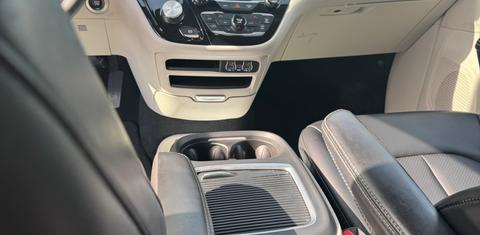 Chrysler Pacifica 2023