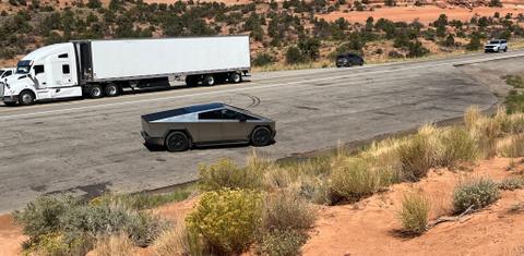 Tesla Cybertruck 2025