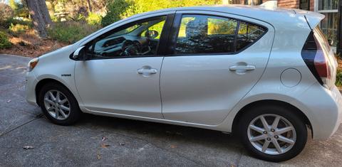 Toyota Prius c 2016