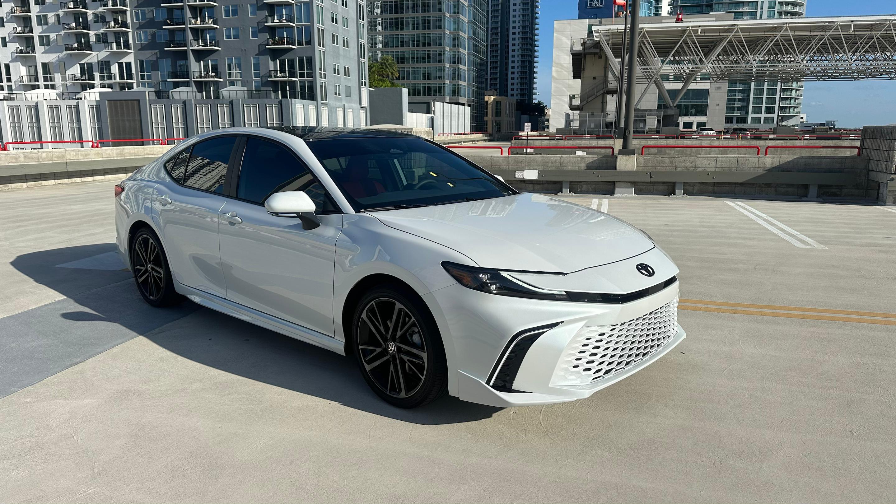 Toyota Camry Hybrid 2025 in Fort Lauderdale, FL