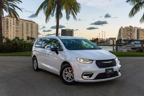 Chrysler Pacifica car
