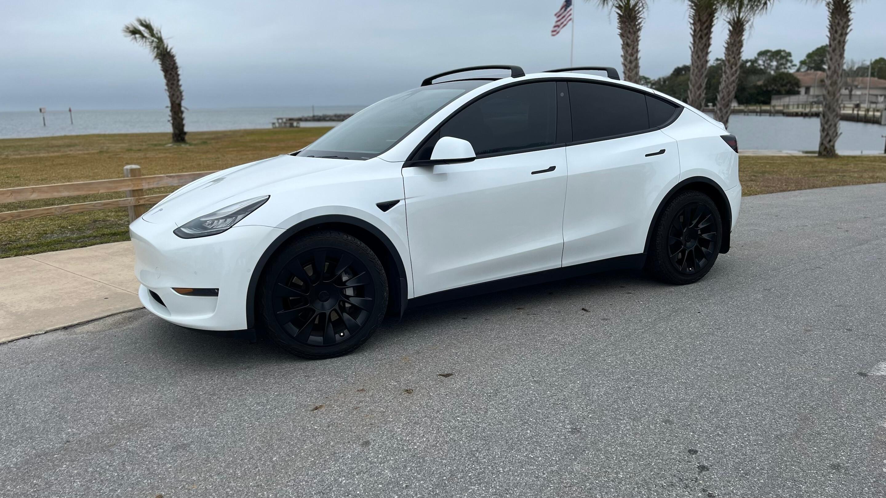 Tesla Model Y 2021 in Santa Rosa Beach, FL