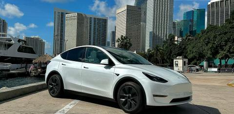Tesla Model Y 2024