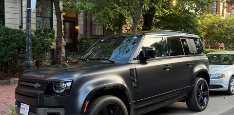 Land Rover Defender 2024