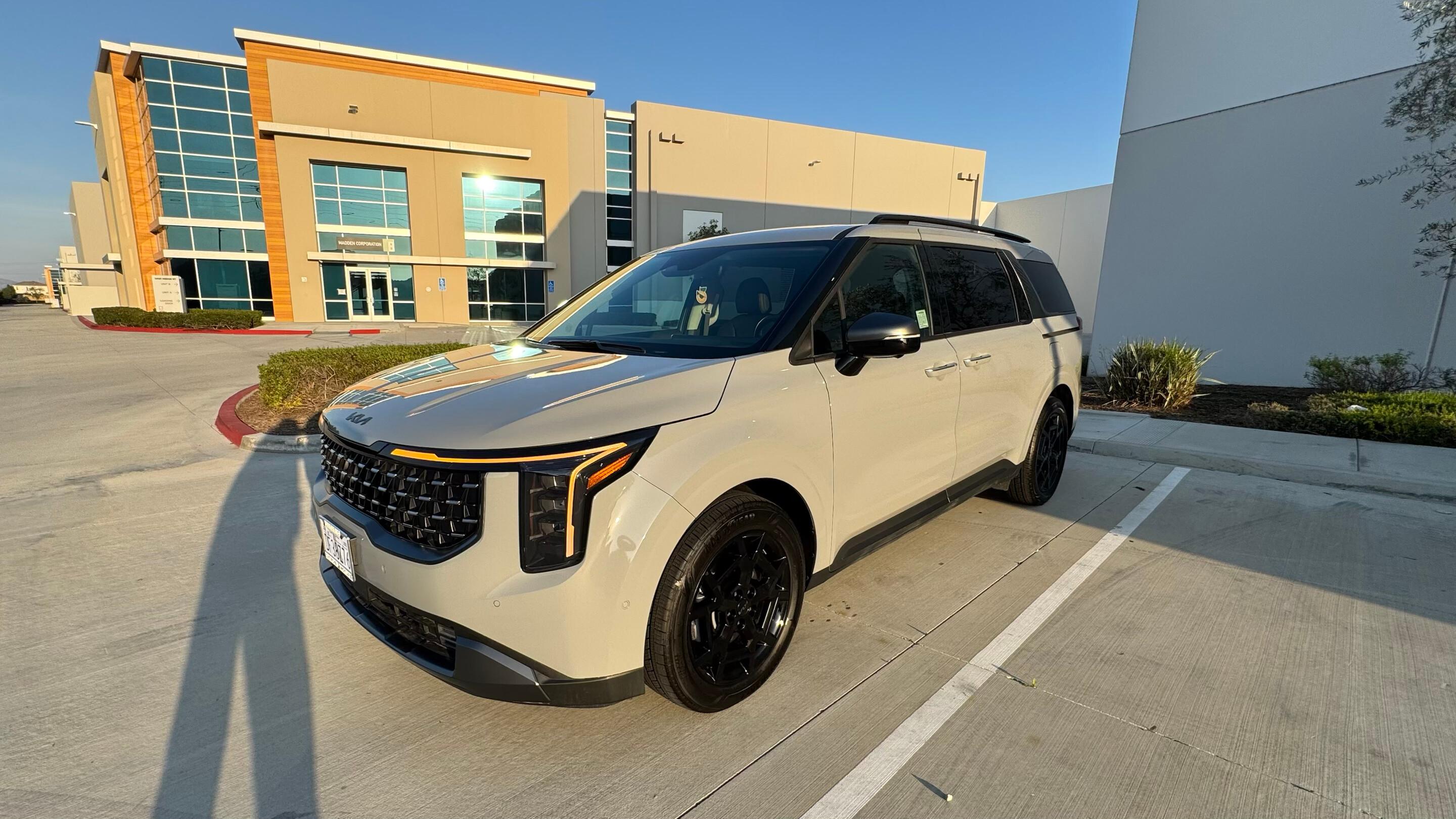 Kia Carnival Hybrid 2025 in Ontario, CA