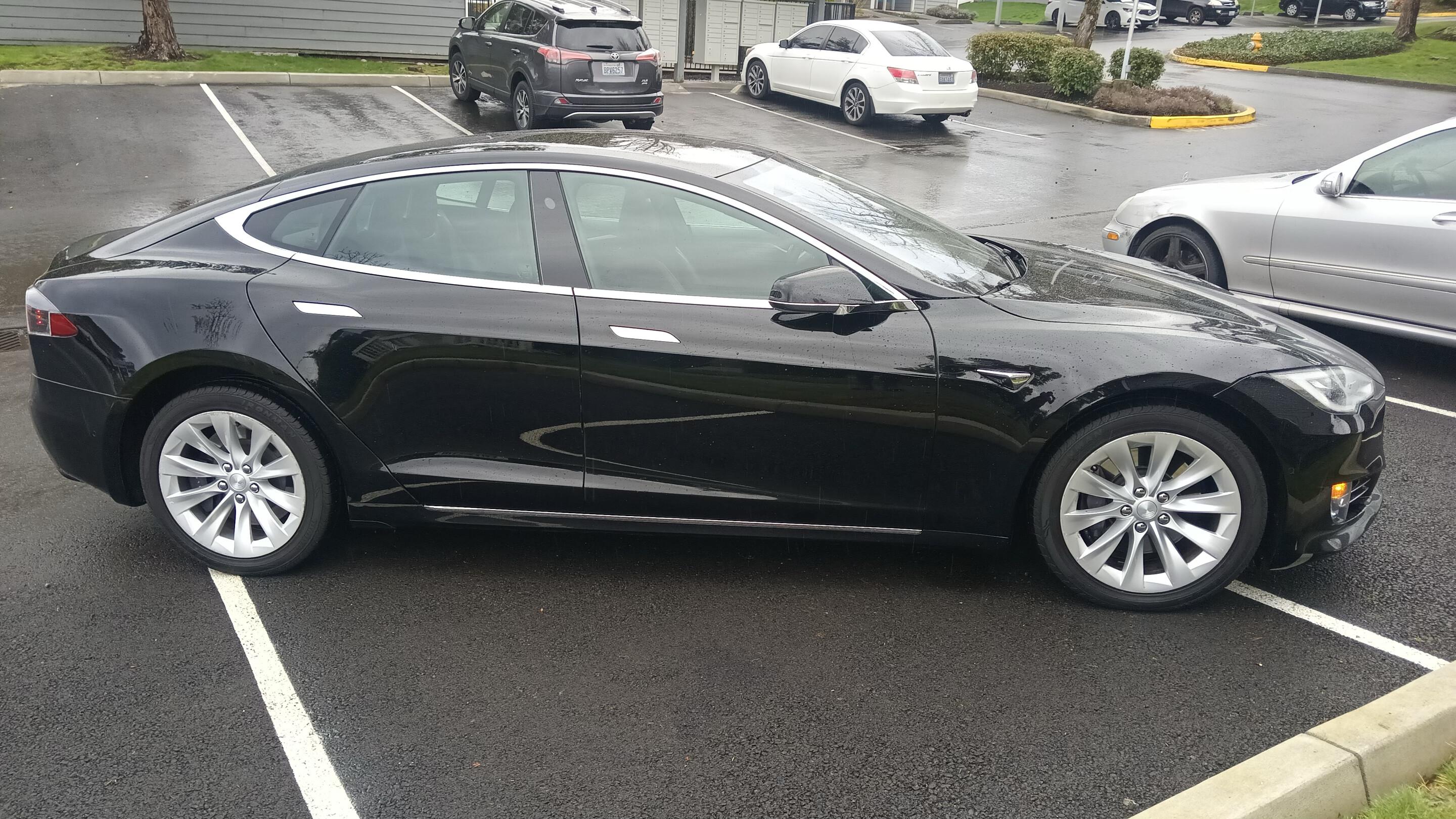 Tesla Model S 2018 in Des Moines, WA