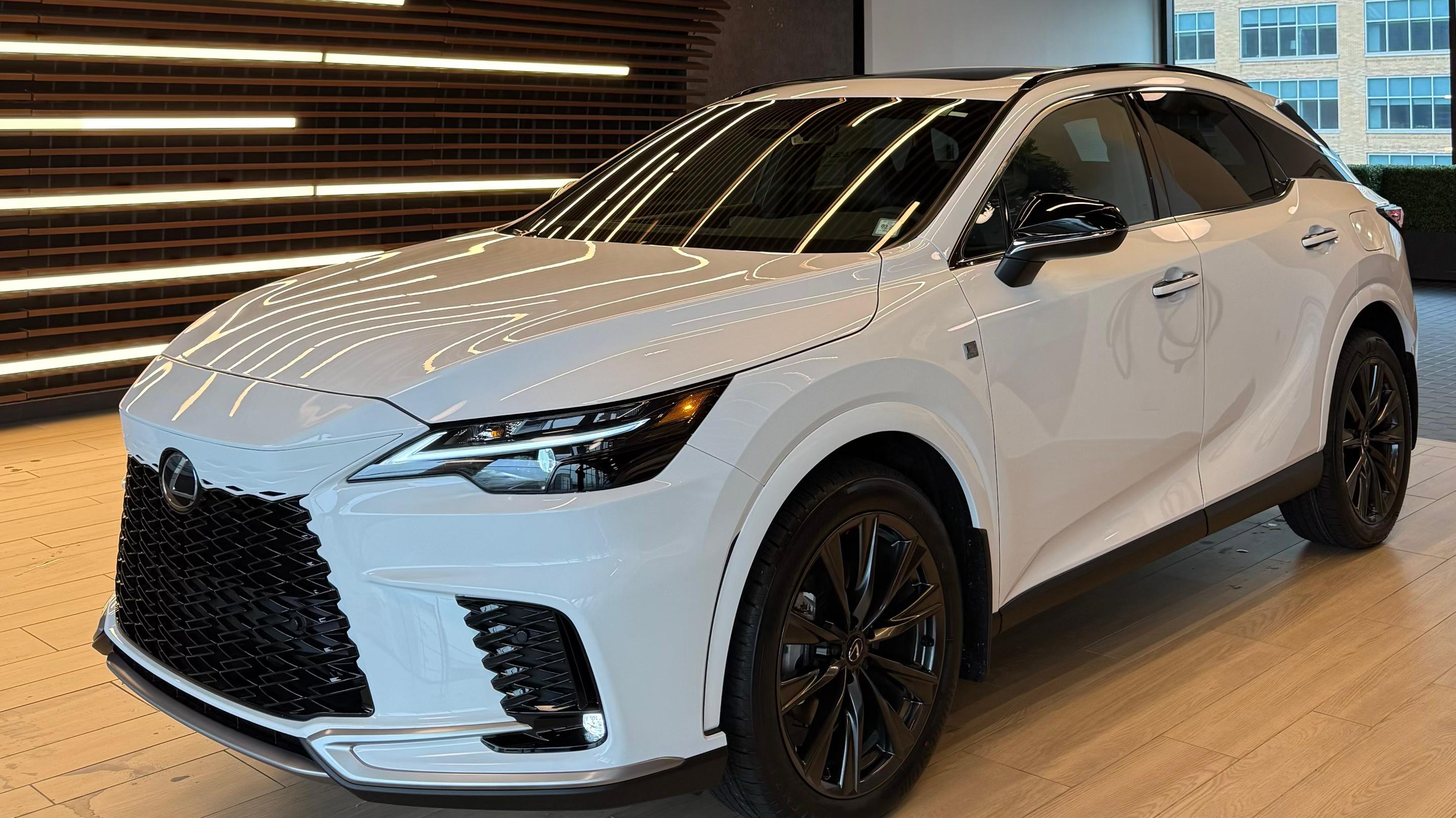 Lexus RX 2025 in 