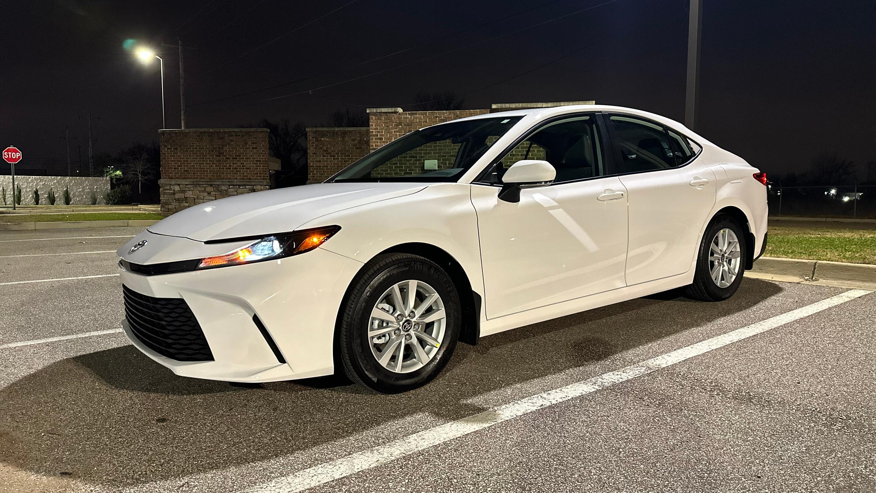 Toyota Camry Hybrid 2025 in Memphis, TN