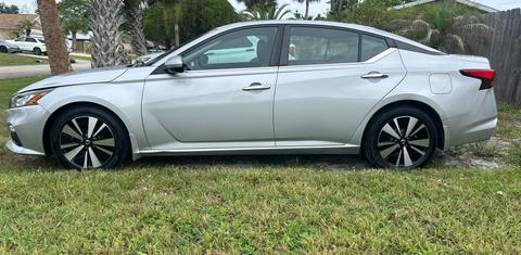 Nissan Altima 2021