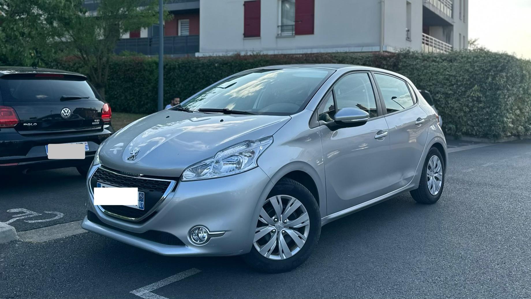 Peugeot 208 2015 à Sartrouville