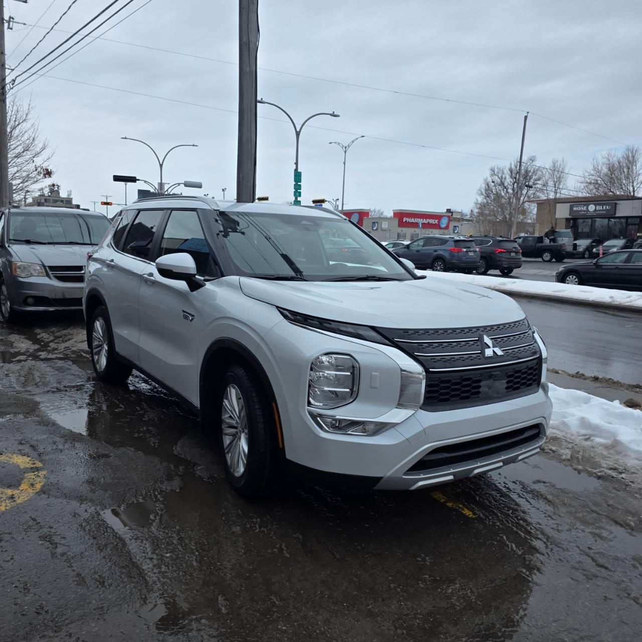 Mitsubishi Outlander Plug-In Hybrid 2025 in Laval, QC