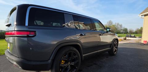 Rivian R1S 2024