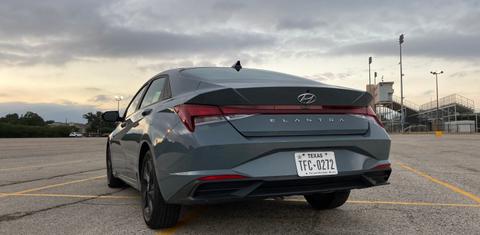 Hyundai Elantra 2022
