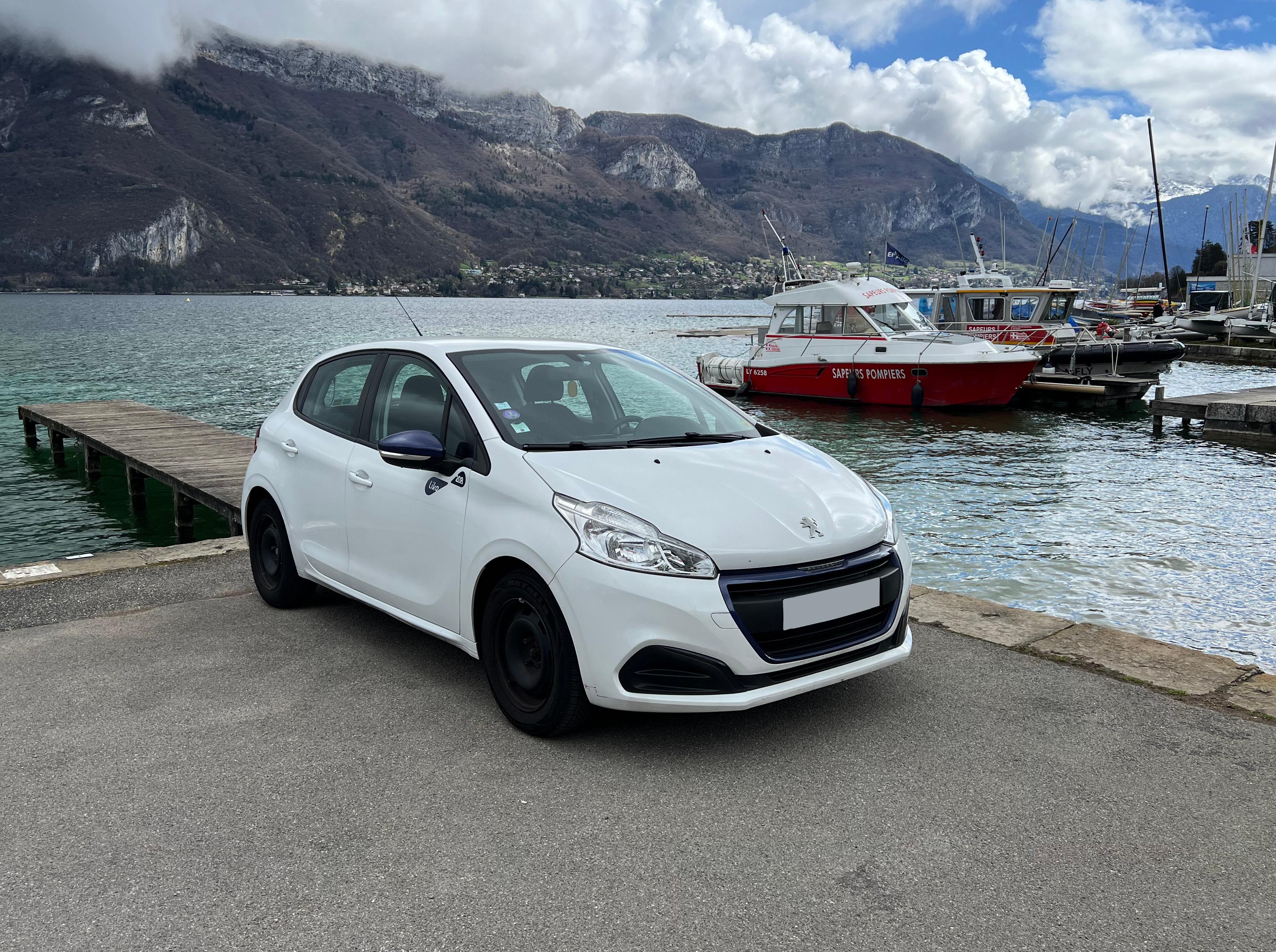 Peugeot 208 2015 à Annecy