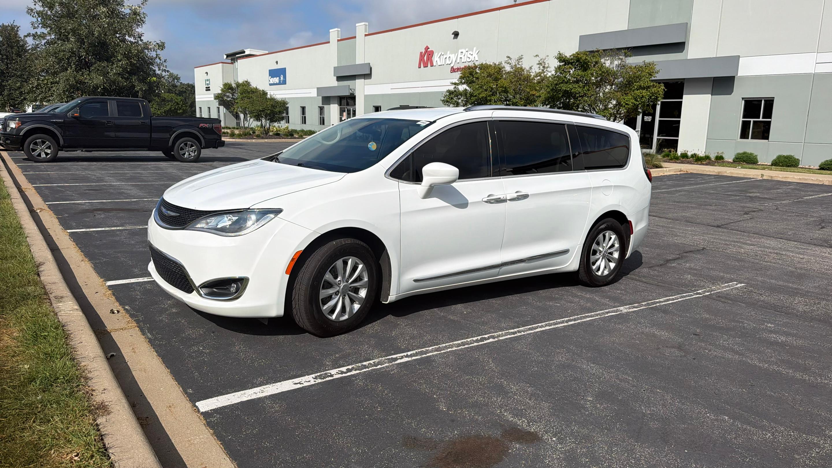 Chrysler Pacifica 2019 in Portage, IN