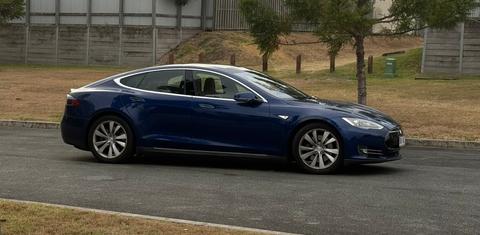 Tesla MODEL S 2015