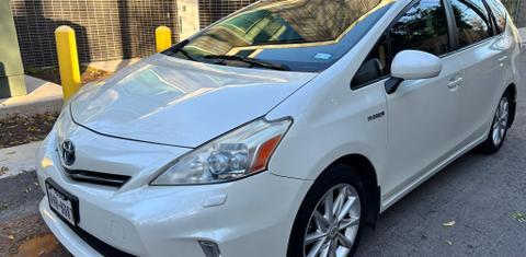 Toyota Prius v 2013