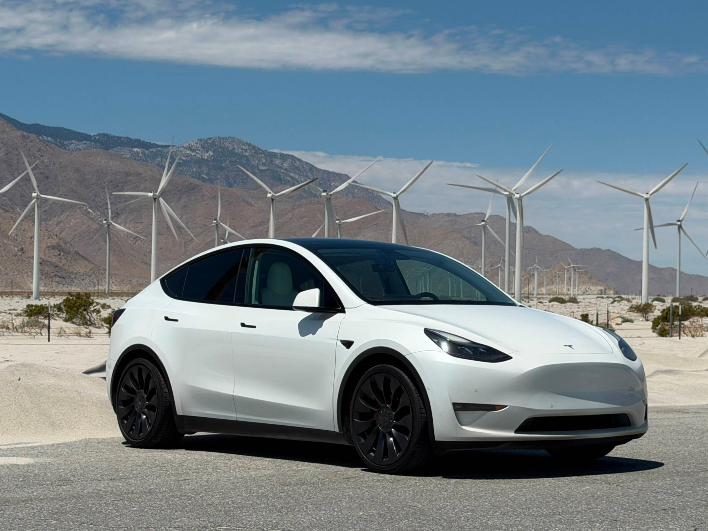 Tesla Model Y 2023 in Palm Springs, CA
