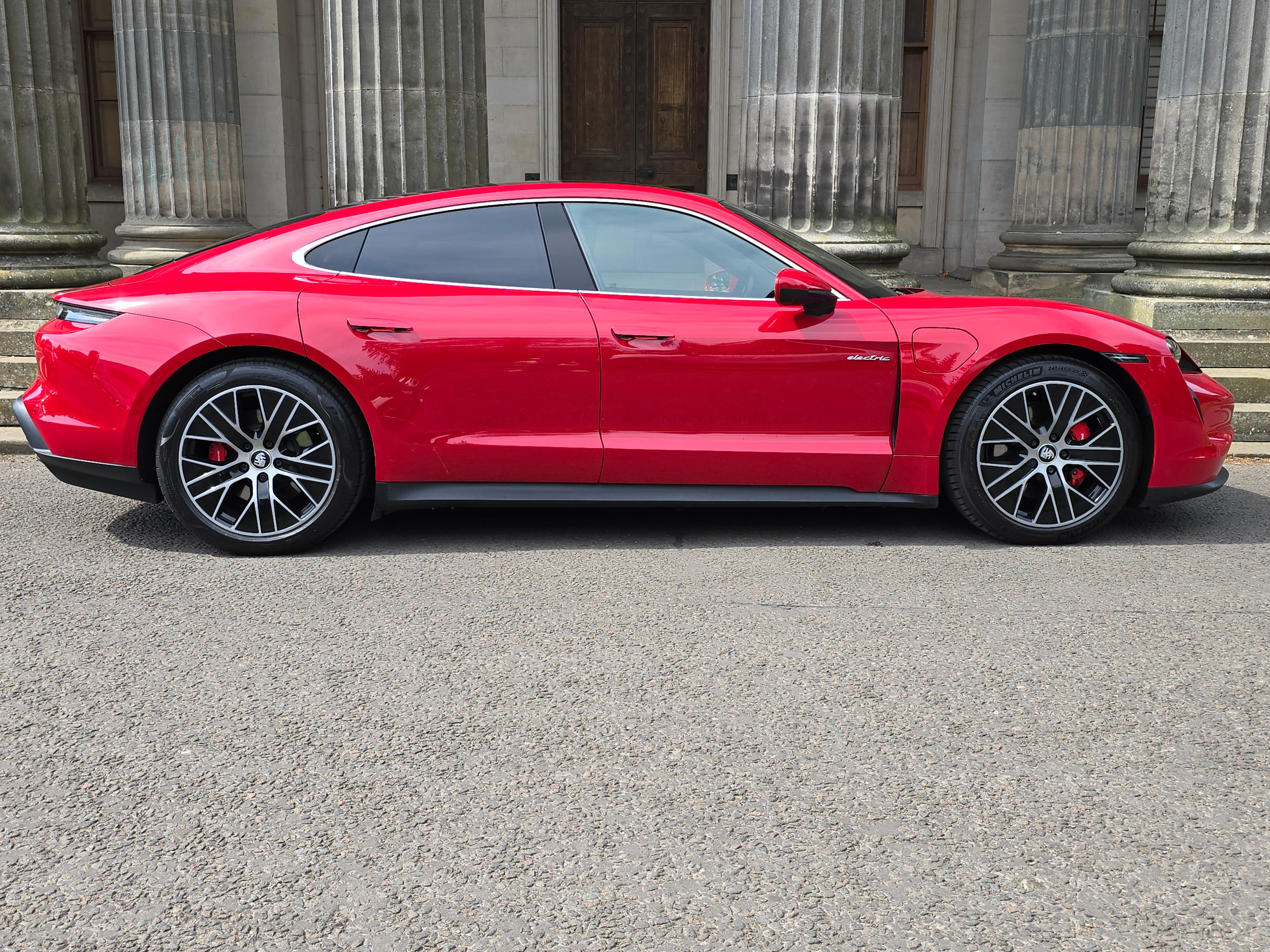 Porsche Taycan 2021 à Edinburgh