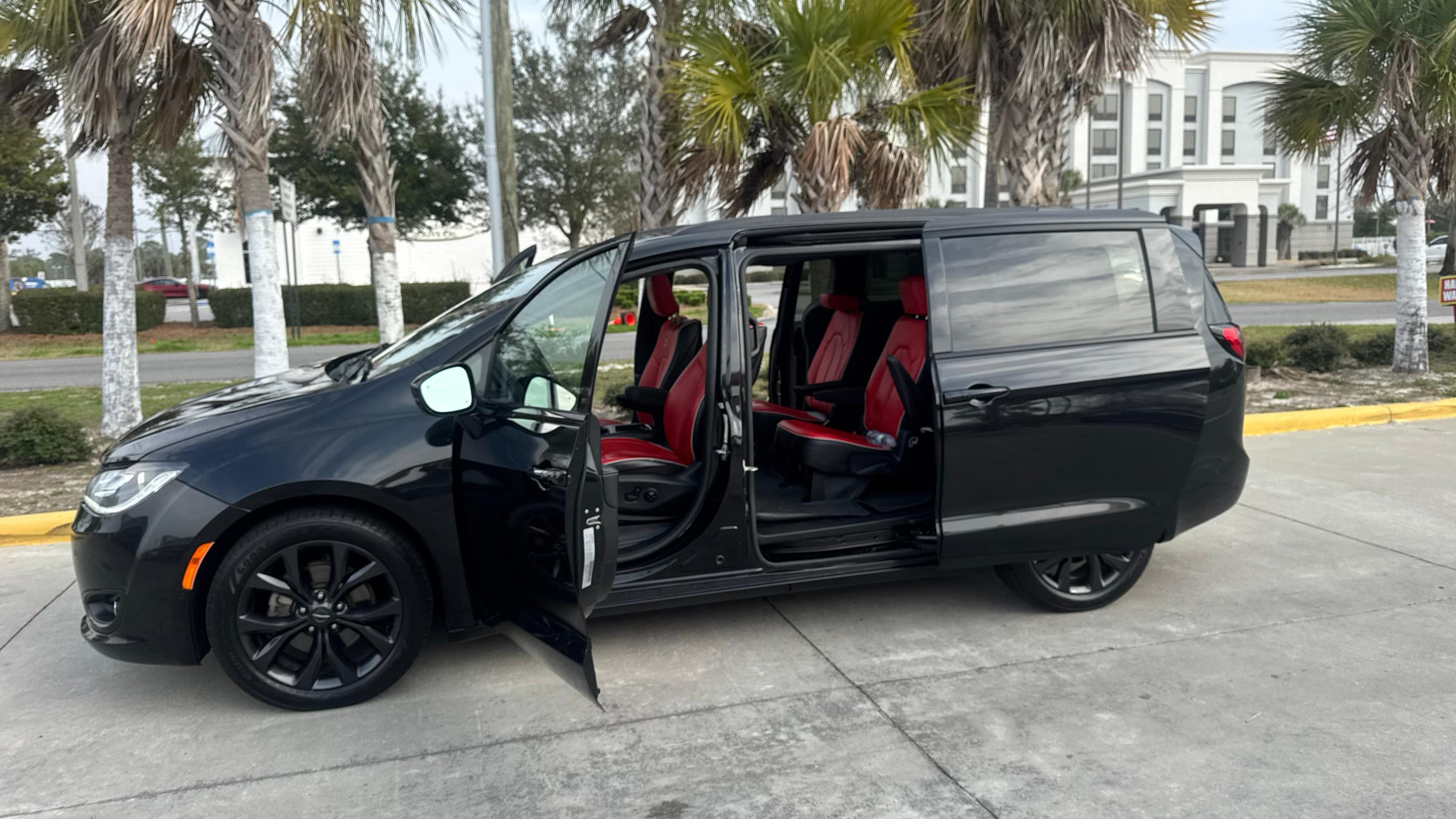 Chrysler Pacifica 2020 in Panama City Beach, FL