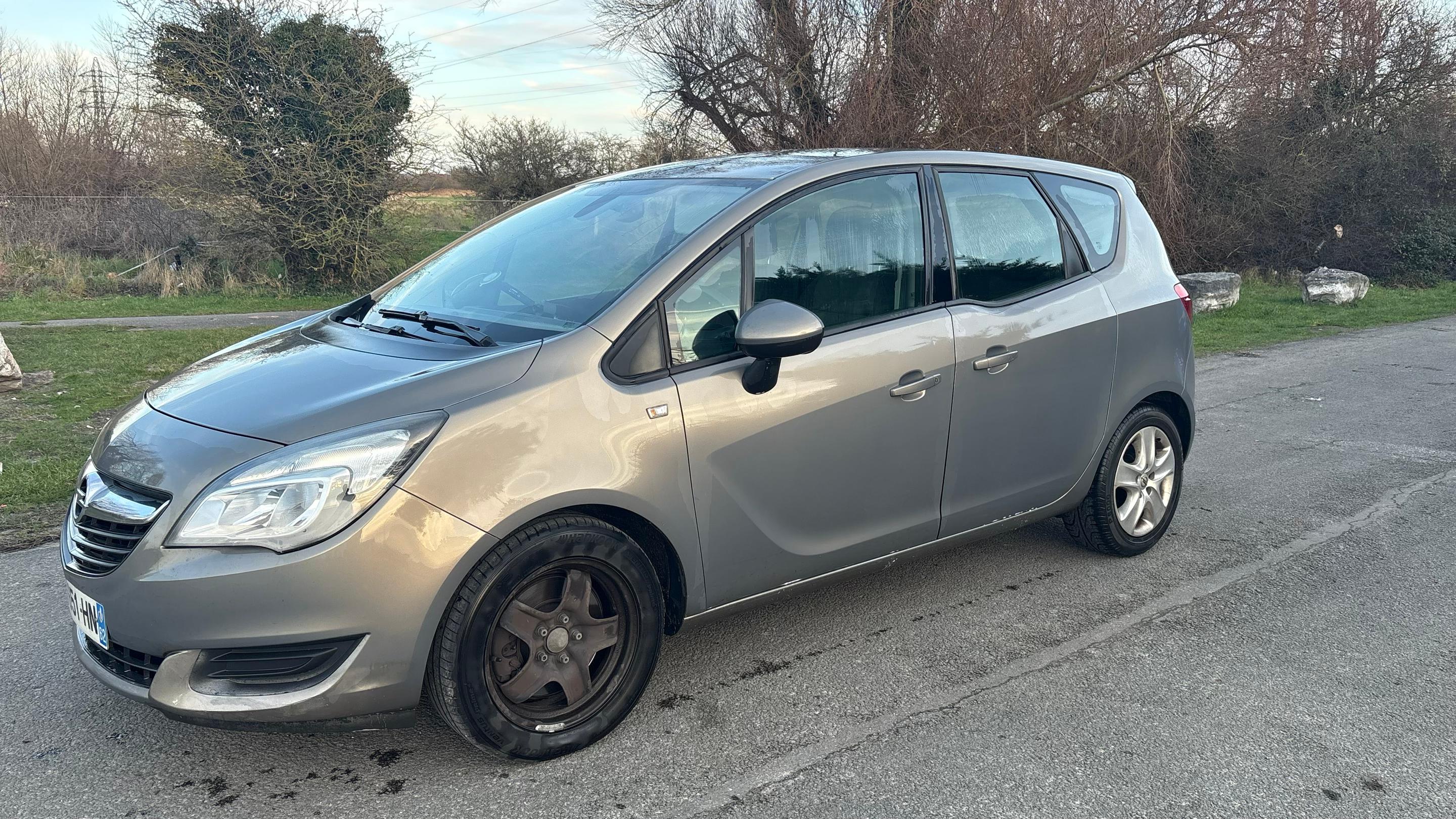 Opel MERIVA 2015 à Rang-du-fliers