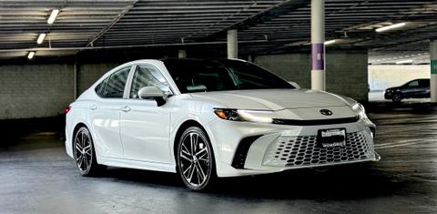 Toyota Camry Hybrid 2025