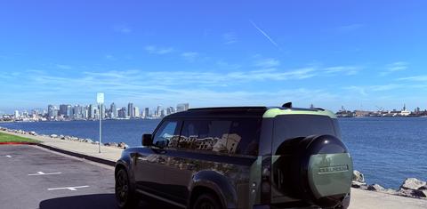 Land Rover Defender 2026