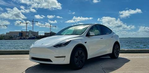 Tesla Model Y 2024