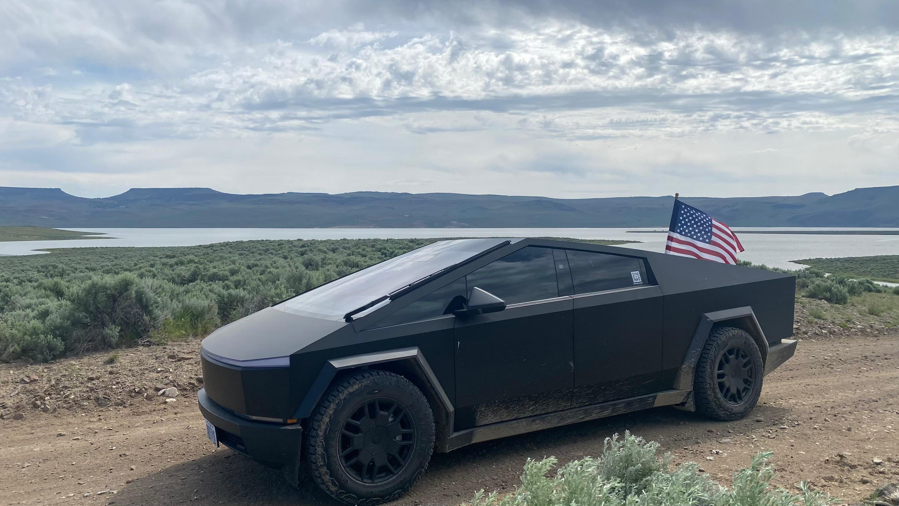 Tesla Cybertruck 2024 in Clackamas, OR