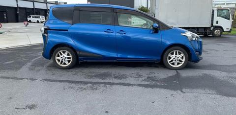 Toyota SIENTA 2016
