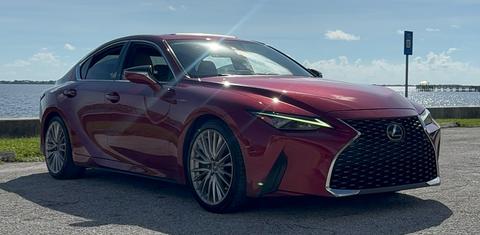 Lexus IS 2022