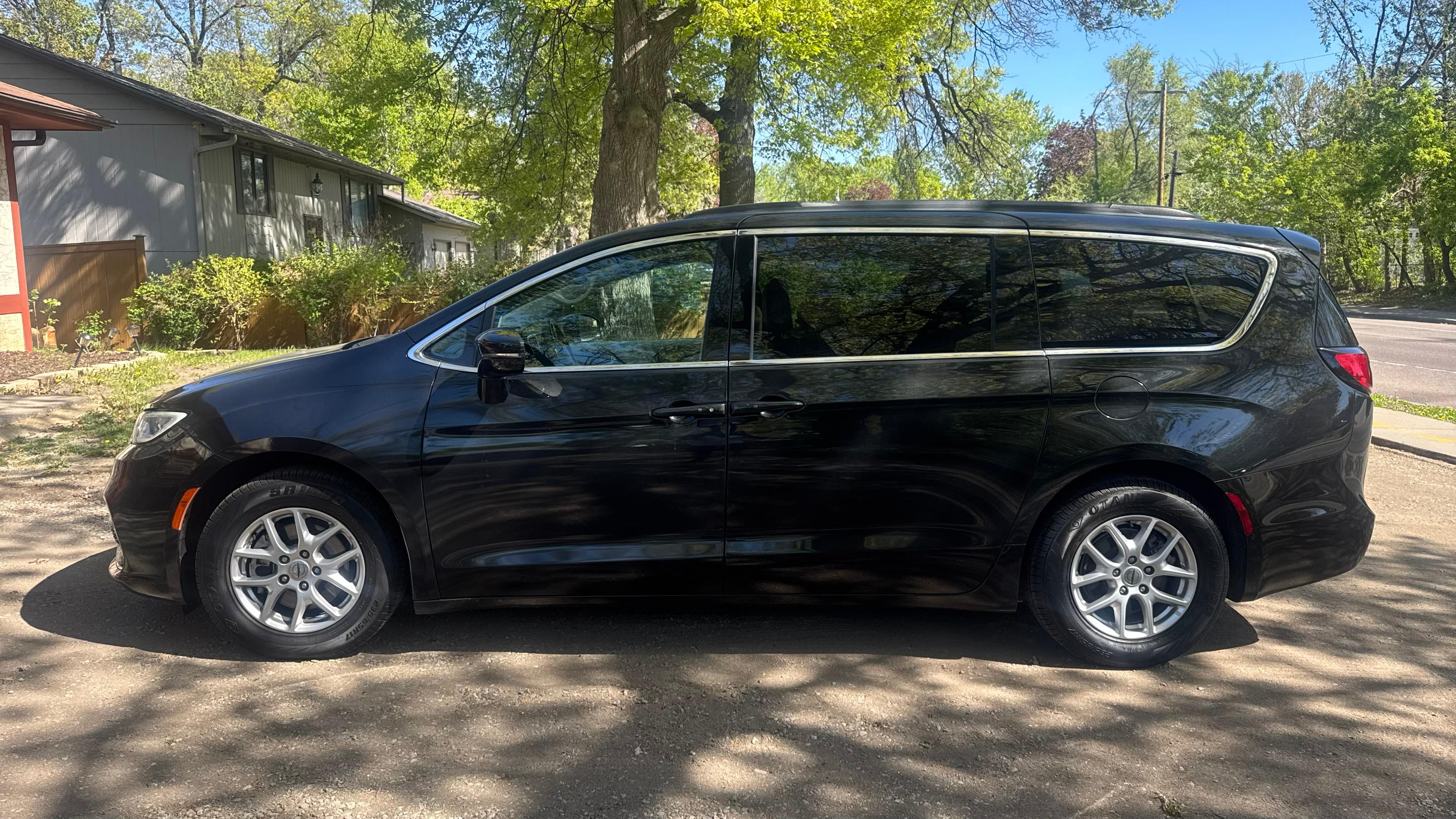 Chrysler Pacifica 2022 in Minneapolis, MN