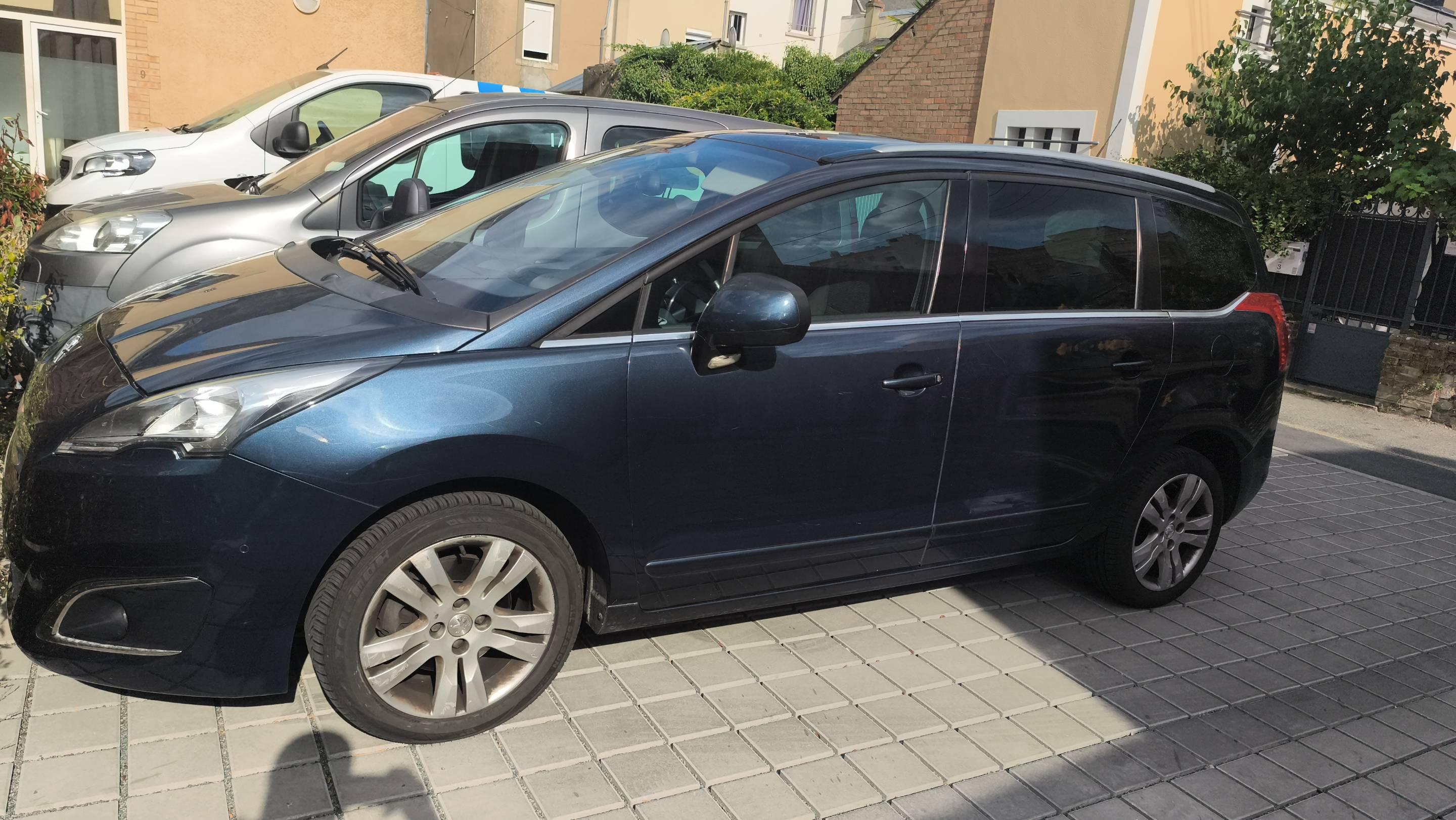 Peugeot 5008 2016 à Mulsanne