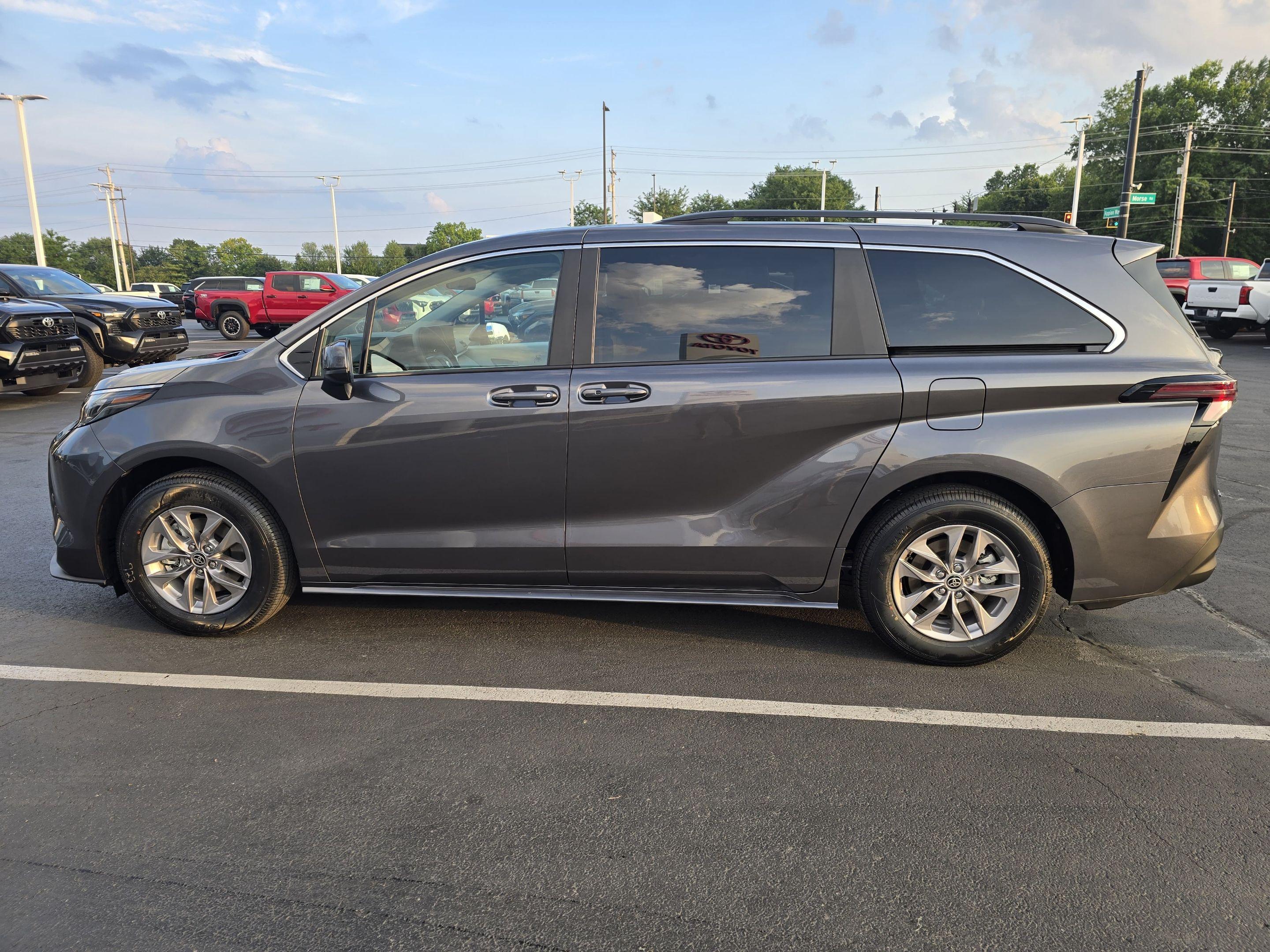 Toyota Sienna 2025 in Pataskala, OH