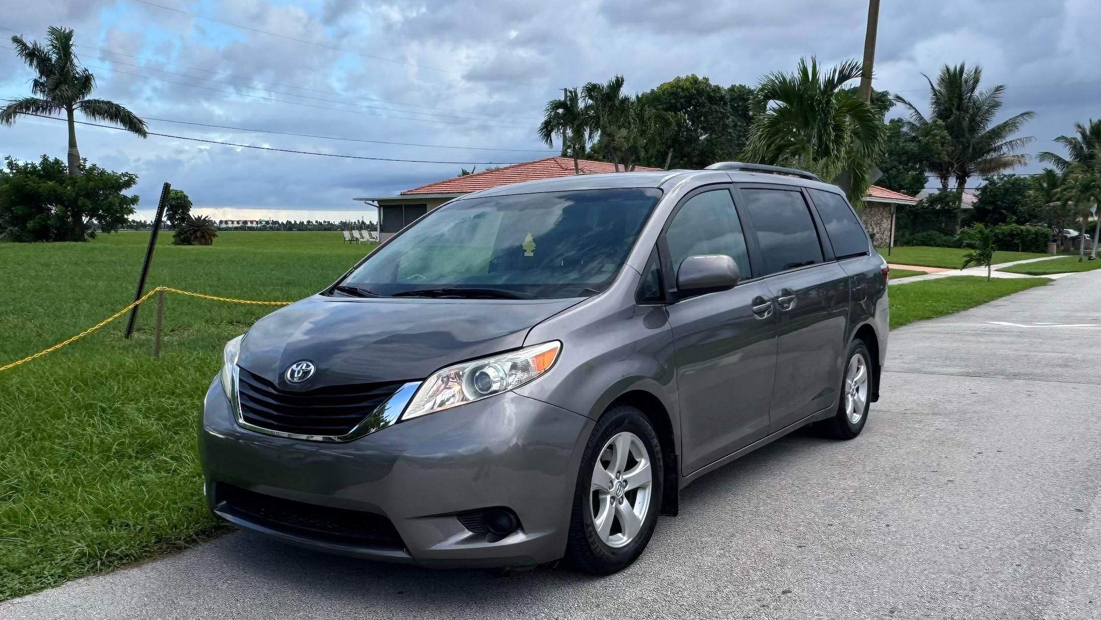 Toyota Sienna 2015 in West Palm Beach, FL