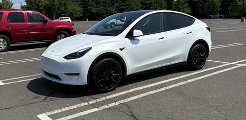 Tesla Model Y 2024