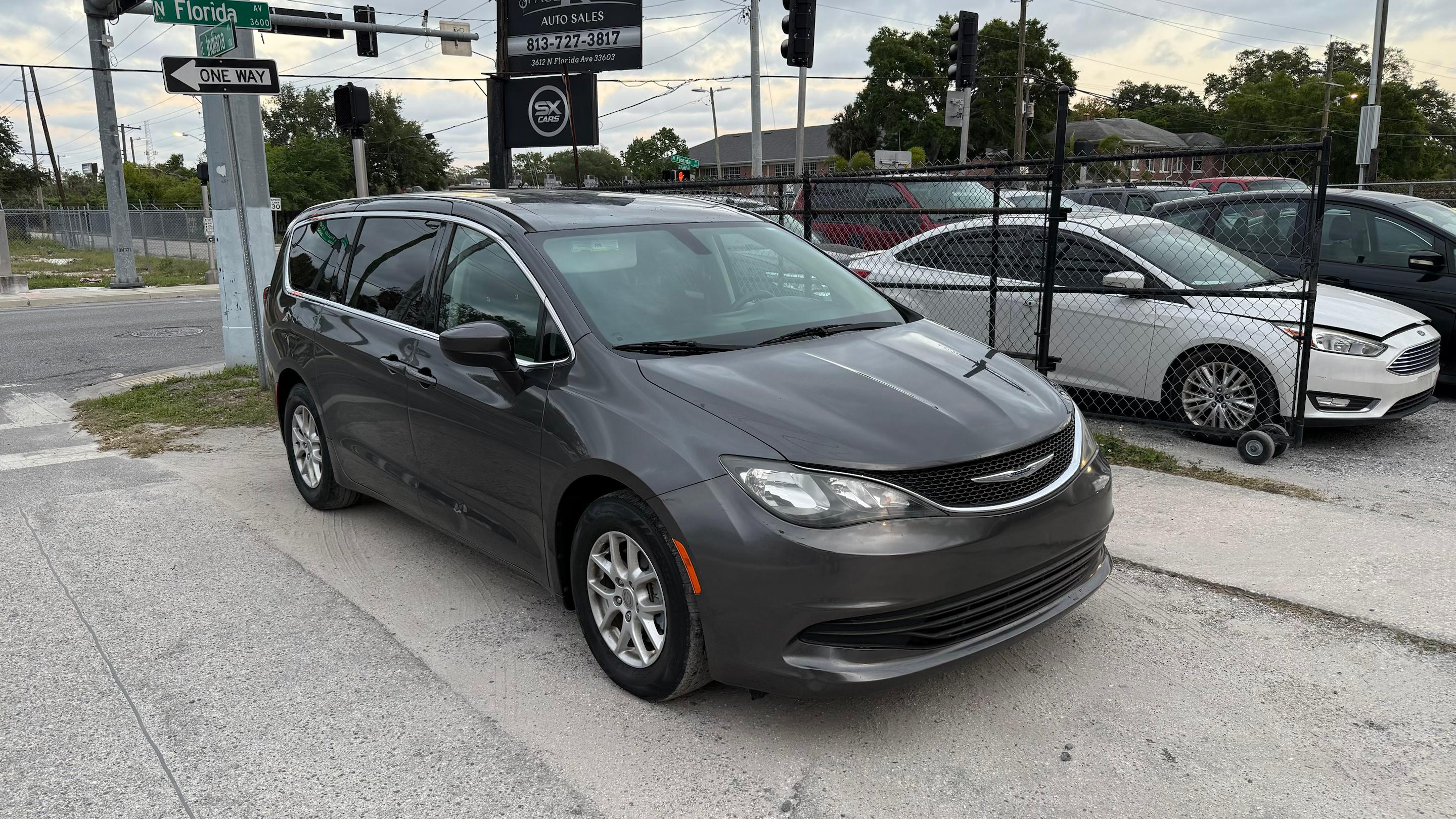 Chrysler Pacifica 2017 in 