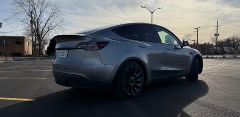 Tesla Model Y 2024