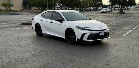 Toyota Camry Hybrid 2026