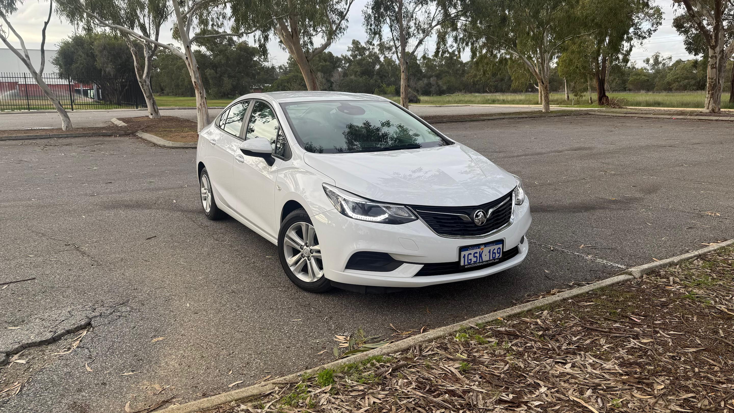 Holden ASTRA 2018 in Midland