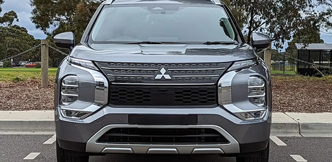 Mitsubishi OUTLANDER 2023