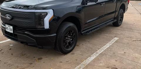 Ford F-150 Lightning 2025