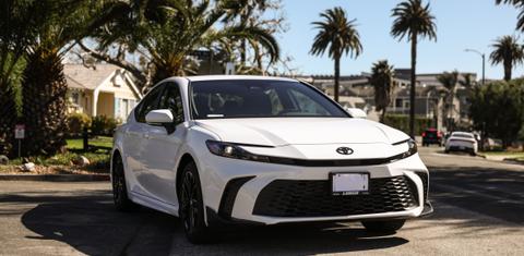 Toyota Camry Hybrid 2025