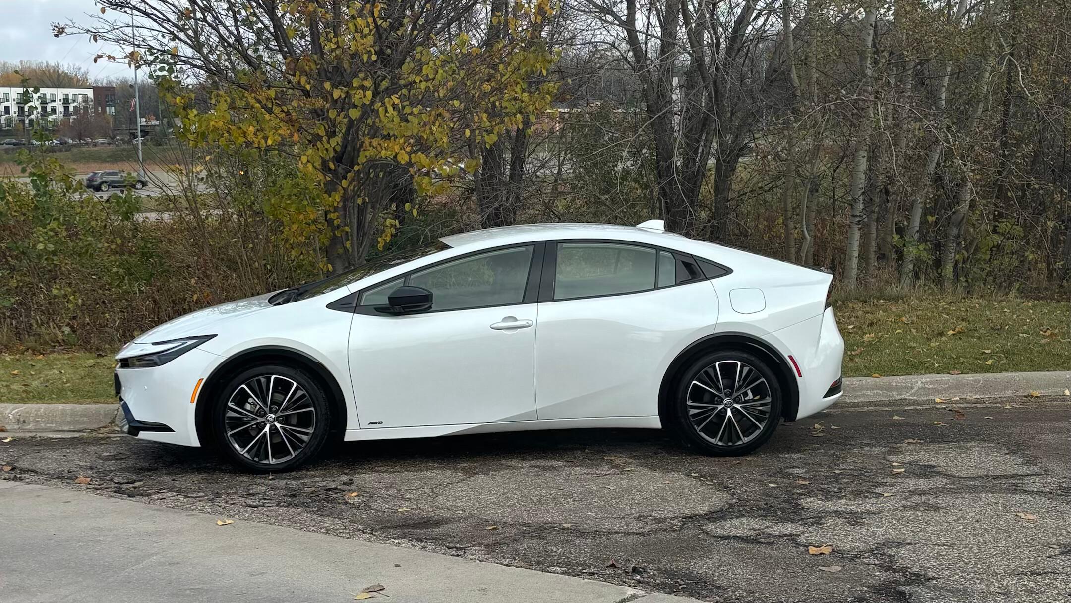 Toyota Prius 2024 in Shoreview, MN