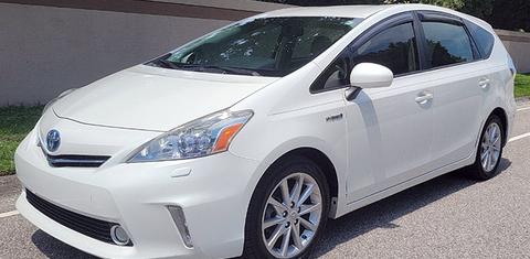 Toyota Prius v 2012