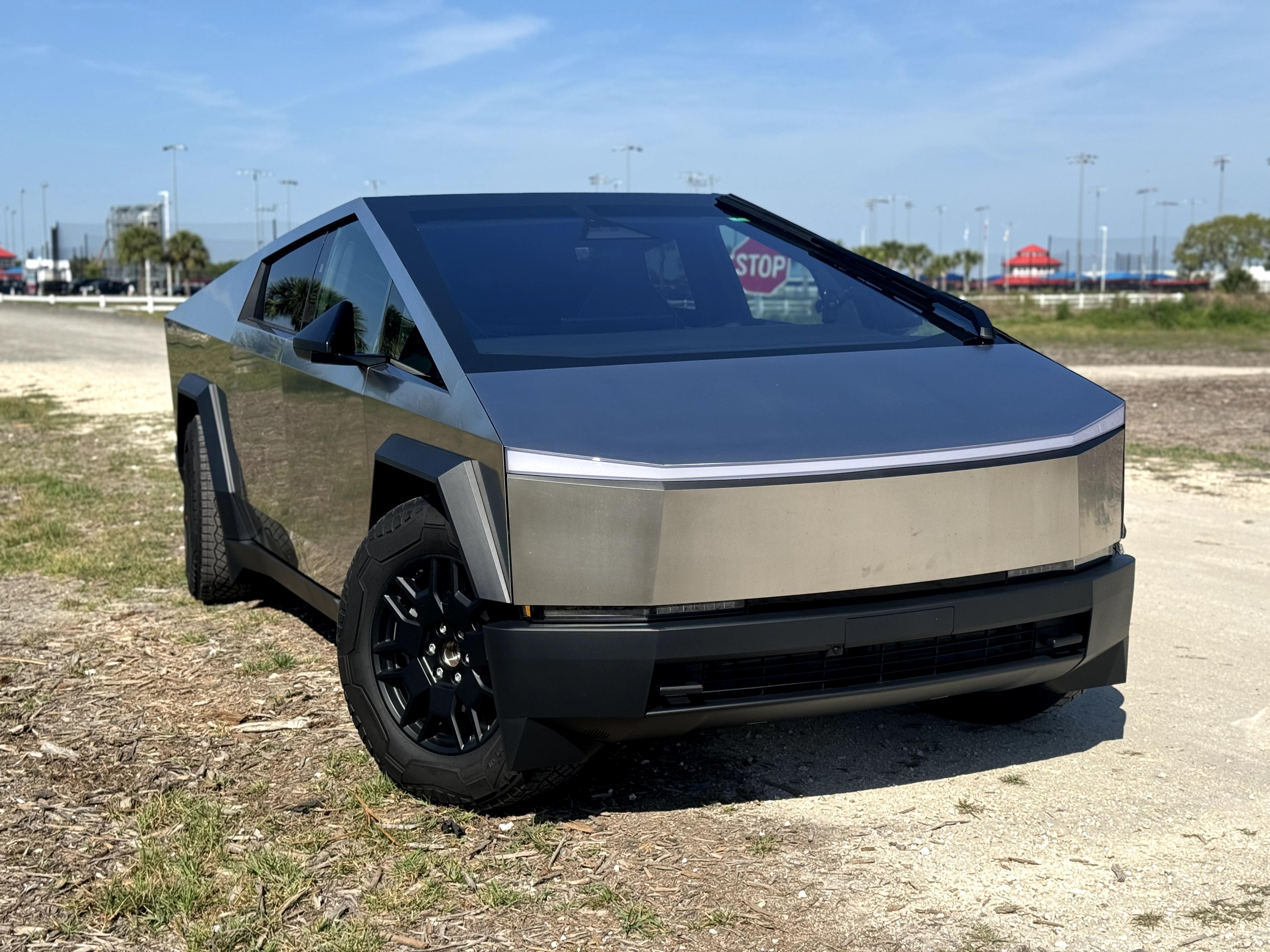 Tesla Cybertruck 2024 in Melbourne, FL